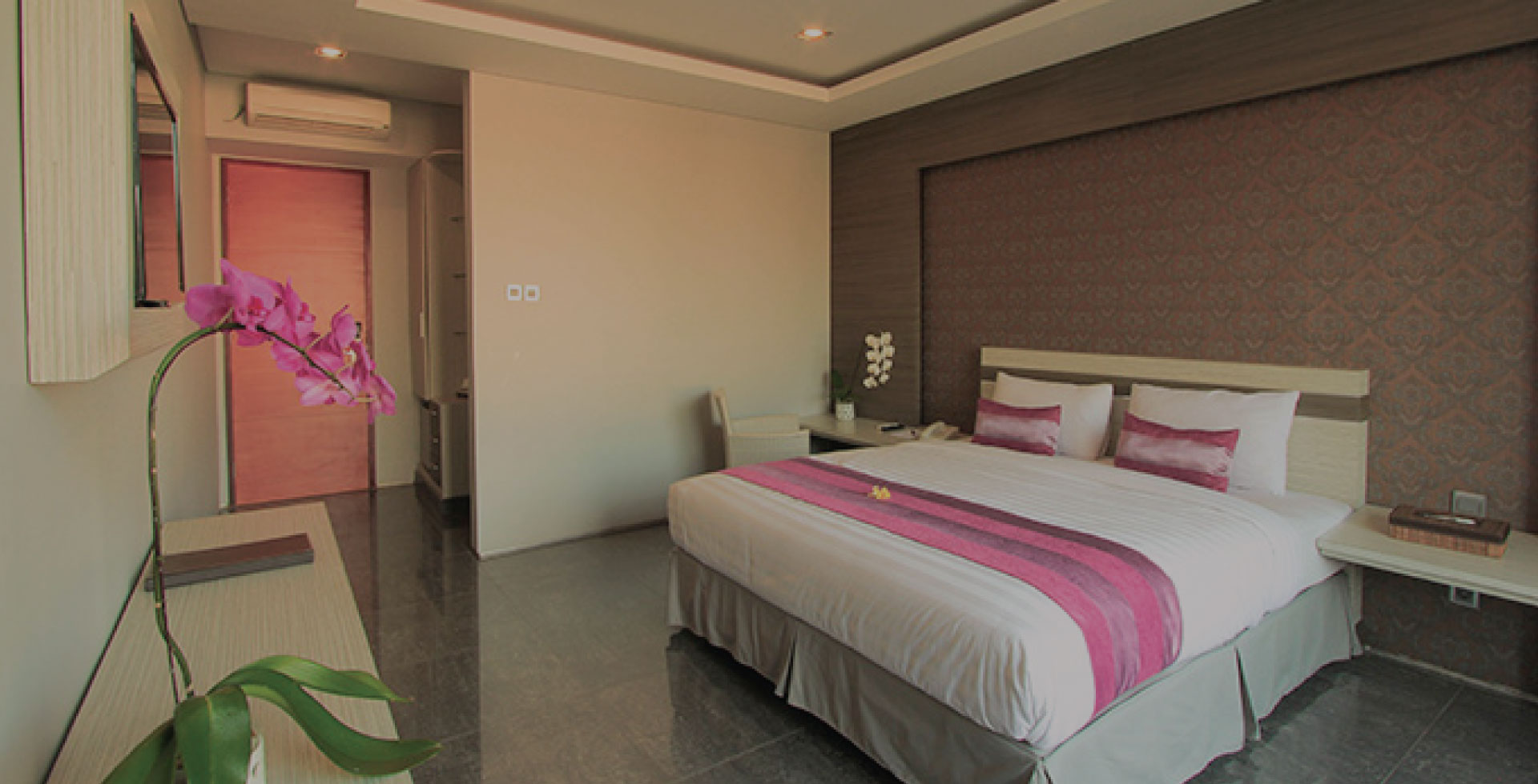 Transera Hotel Kamini Legian 